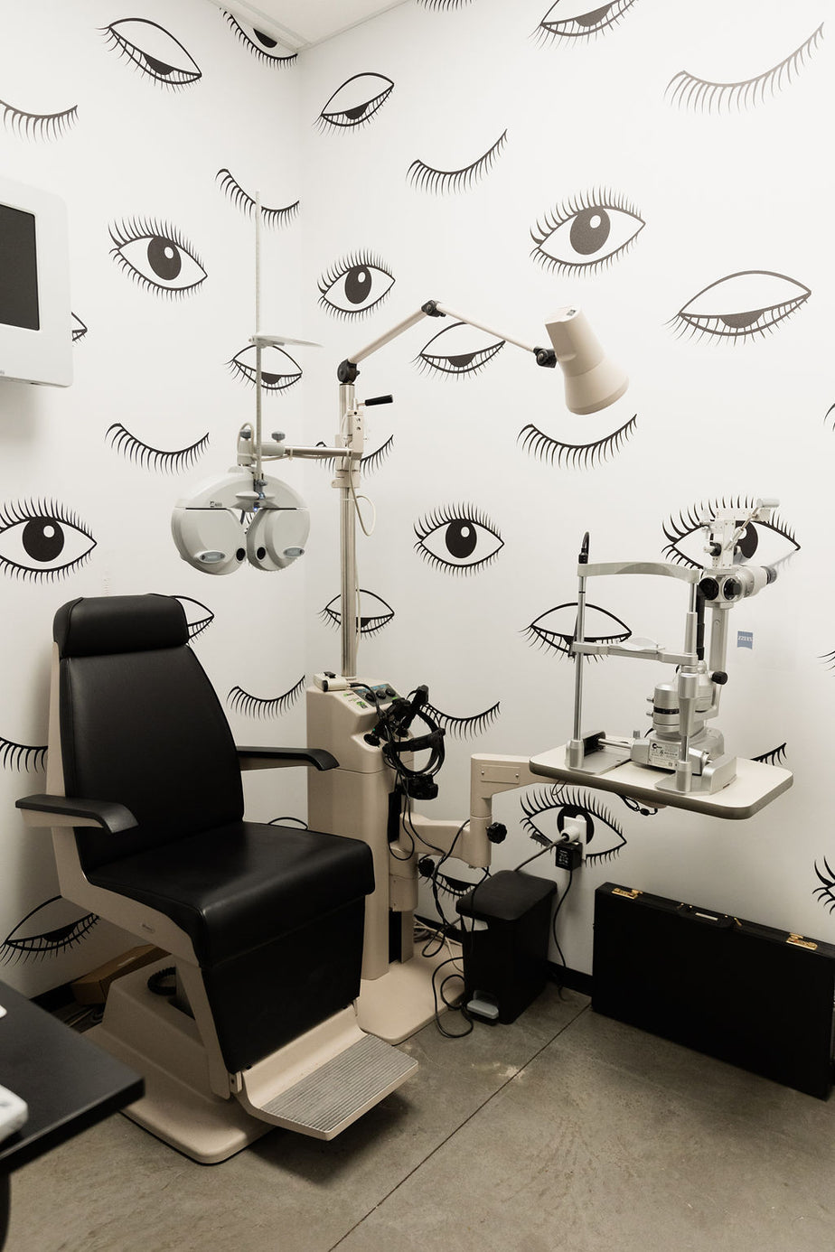 Picture of eye exam chair with eye exam equipment